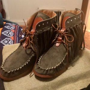 Leather fringe ankle boots olive green size 9